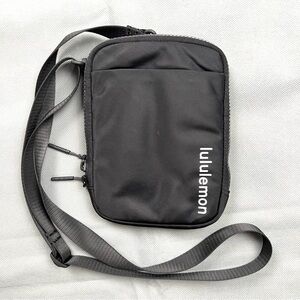 Lululemon Easy Access Crossbody Bag Purse Tote Black